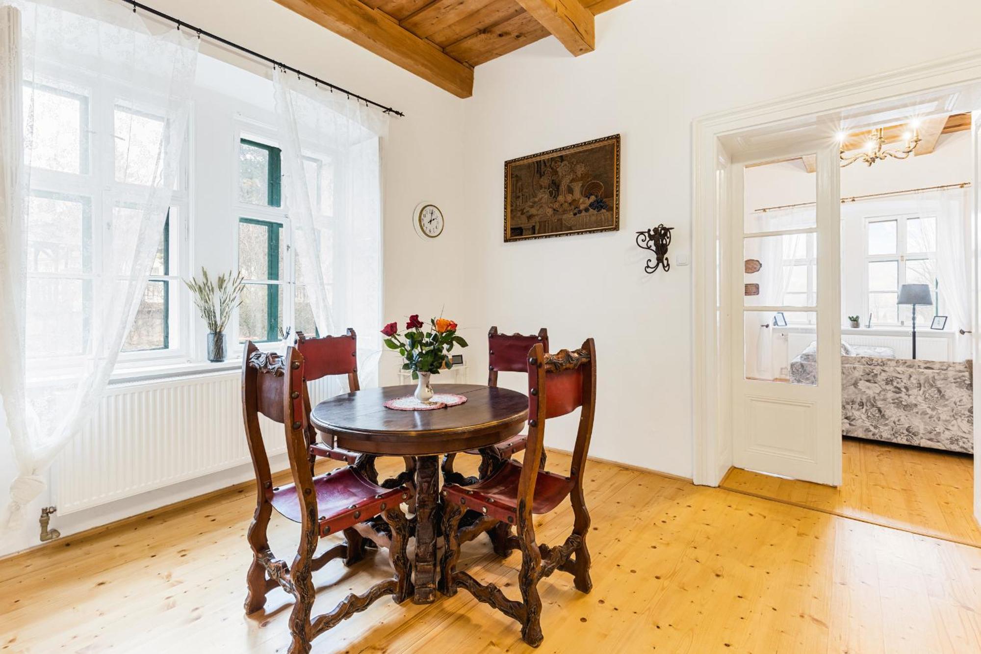 Sovi Dom- Historicke Apartmany Z 19 Storocia, 4Km Od Banskej Stiavnice Svaty Anton Luaran gambar
