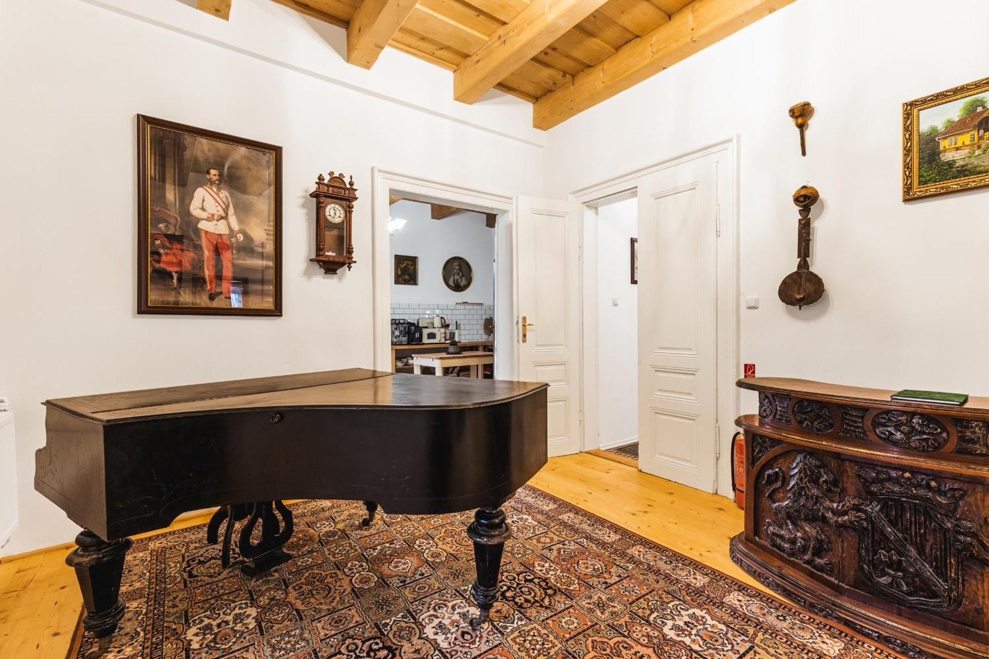 Sovi Dom- Historicke Apartmany Z 19 Storocia, 4Km Od Banskej Stiavnice Svaty Anton Luaran gambar