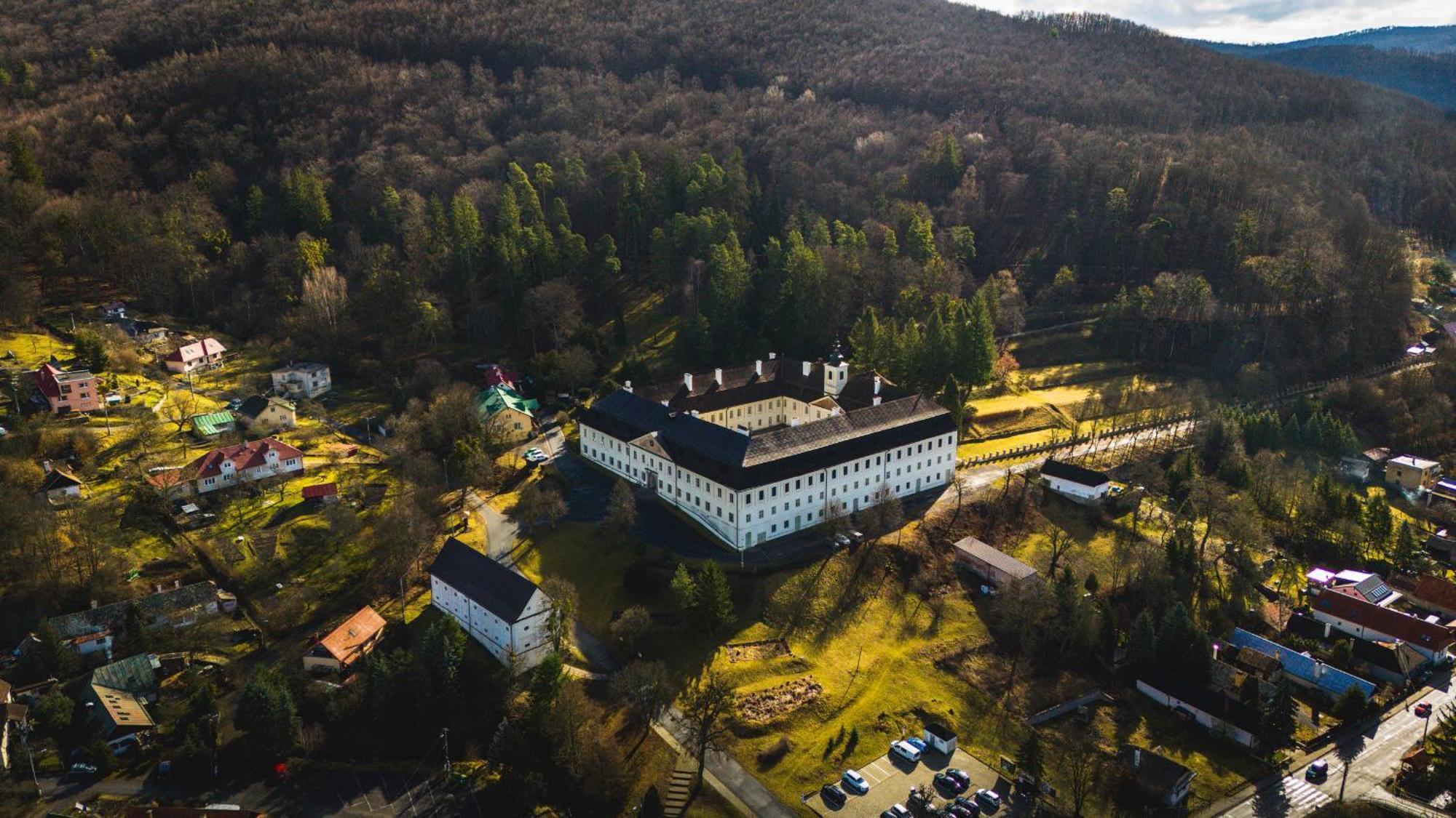 Sovi Dom- Historicke Apartmany Z 19 Storocia, 4Km Od Banskej Stiavnice Svaty Anton Luaran gambar